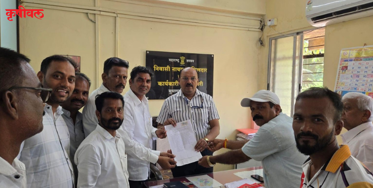 शेतकऱ्याने उखडला सार्वजनिक वाहतुकीचा रस्ता