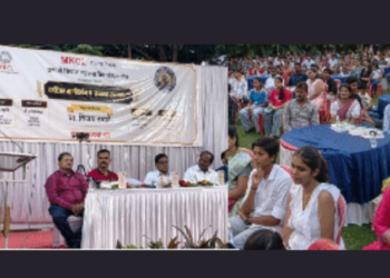 नोकरीच्या मागे न धावता, उद्योजक बना: प्रा. विजय नवले