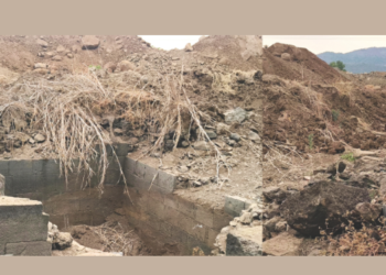 ऐतिहासिक विहिरीवर भरावाचे संकट