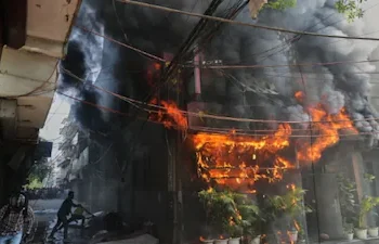 दिल्लीत हॉटेलमध्ये भीषण आग; 21 जणांचा होरपळून मृत्यू