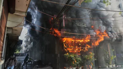 दिल्लीत हॉटेलमध्ये भीषण आग; 21 जणांचा होरपळून मृत्यू