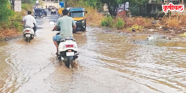 पहिल्याच पावसात रस्त्यावर नदी