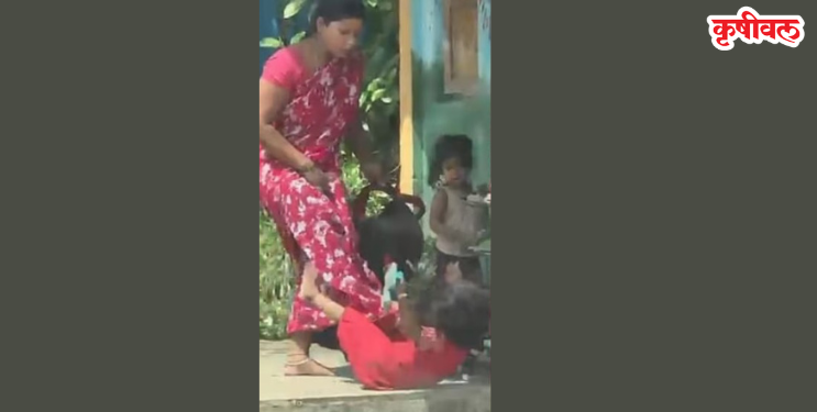 शाळेत रडते म्हणून पोटच्या मुलीला लाथेनी मारहाण