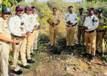 वाहतूक पोलिसांनी घेतली पर्यावरण रक्षणाची शपथ