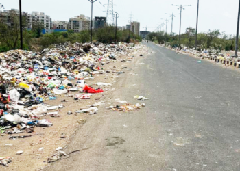 द्रोणागिरीच्या कोस्टल रोडवर कचऱ्याचे ढीग