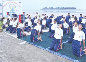 अलिबाग समुद्रकिनाऱ्यावर योग दिन साजरा