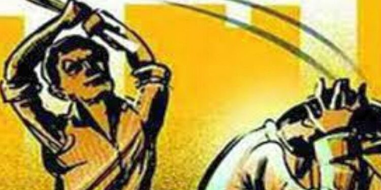 मुलाने वडिलांना लाकडी काठीने केली मारहाण