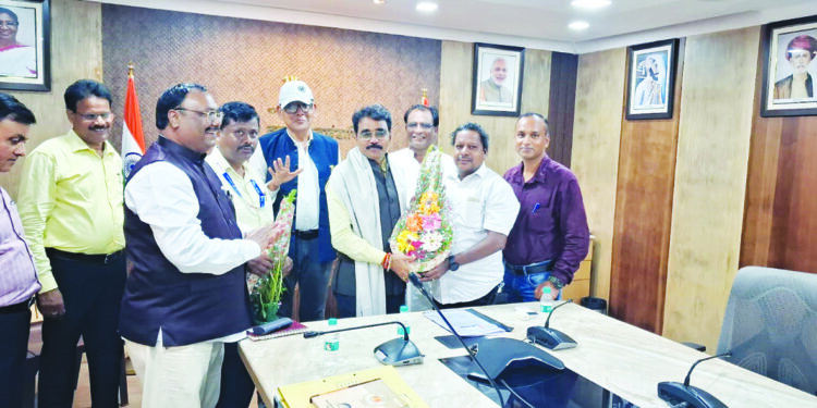कर्मचाऱ्यांच्या मागण्यांवर सकारात्मक चर्चा