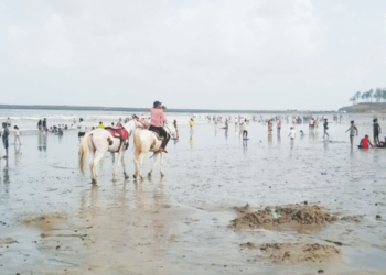 काशीद बीचवर पर्यटकांची गर्दी