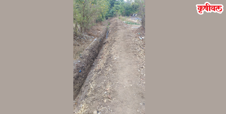 नळ योजनेच्या खोदकामामुळे शेतकऱ्यांची अडचण