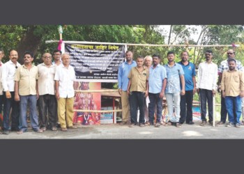 भोगावती पुलावर उभारला बांबूचा कठडा
