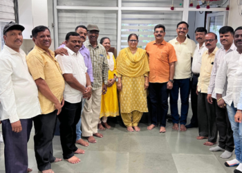 इंग्रजी माध्यमातून कॉमर्स शाखा सुरू करा