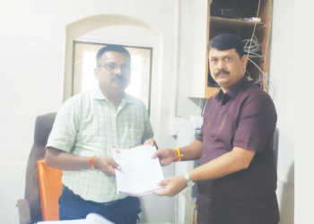 अदानींच्या वीज वाहिनीला ग्रामस्थांचा विरोध
