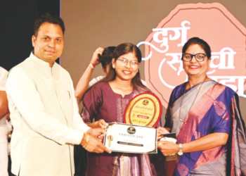 कराओकेचा बक्षीस वितरण समारंभ उत्साहात