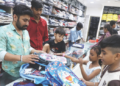 School Shopping: शाळेच्या घंटेसाठी सज्ज विद्यार्थी