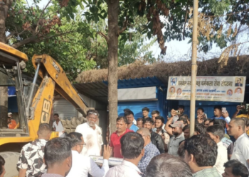 गणेश मार्केट परिसरातील अनधिकृत टपऱ्यांवर कारवाई