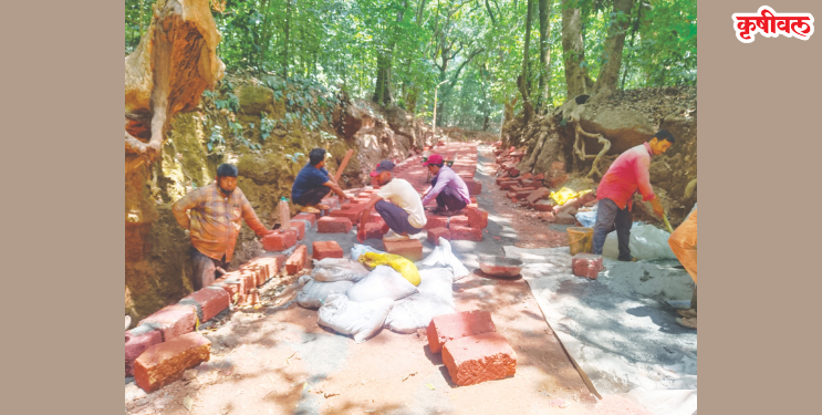 लोकप्रतिनिधी, अधिकाऱ्यांच्या कृपाशीर्वादाने विनापरवाना कामे पूर्णत्वाकडे