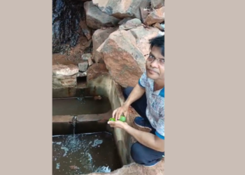 माथेरानच्या कपारीत पाण्याचा स्त्रोत