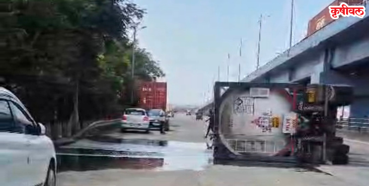 जेएनपीटी पोर्ट रोडवर तेलाचा टँकर पलटी
