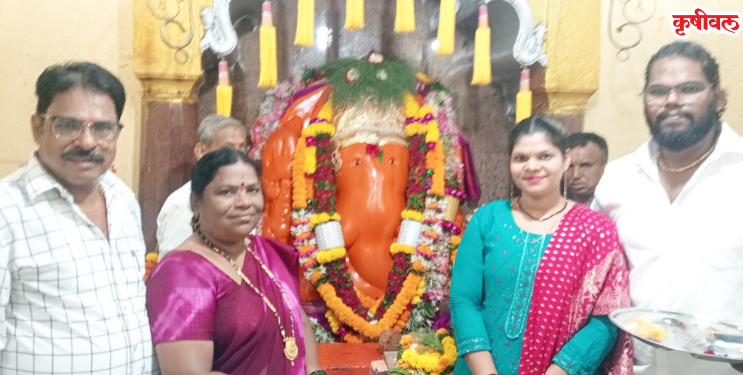 चिरनेरमध्ये महागणपतीच्या दर्शनासाठी रांगा