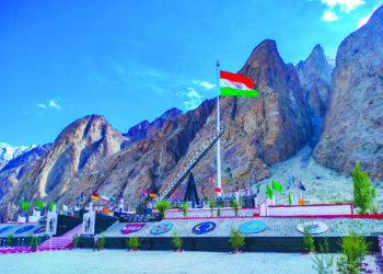 छायाचित्रकारांनी शहिदांना वाहिली आदरांजली