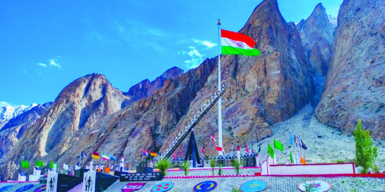 छायाचित्रकारांनी शहिदांना वाहिली आदरांजली