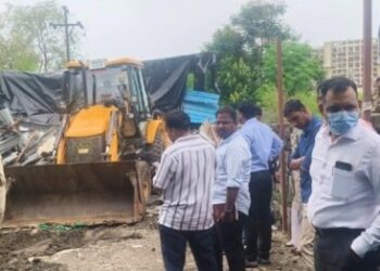 ड्रग्स माफियाच्या कथित साम्राज्यावर पालिकेचा बुलडोझर
