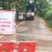 सुपेगाव रस्ता खचल्याने वाहतूक बंद
