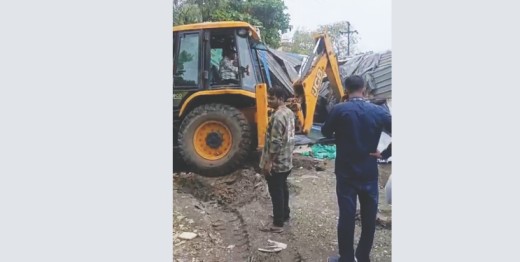 ड्रग्स माफियाच्या अड्ड्यावर बुलडोझर