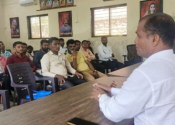 बीएलओ कामाच्या तणावाविरोधात शिक्षक आक्रमक
