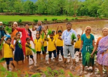 विद्यार्थ्यांना मिळाला लावणीचा आनंद