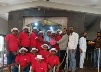 एकविरा देवीच्या चरणी स्वच्छतेची सेवा