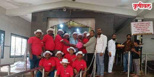 एकविरा देवीच्या चरणी स्वच्छतेची सेवा
