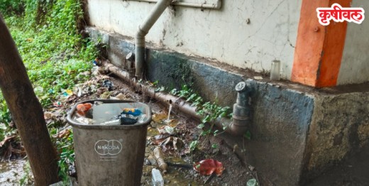 शौचालयाचे सांडपाणी रस्त्यावर