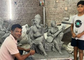 मुरूडमधील शाडू मुर्तीची परंपरा जपणारी पिढी