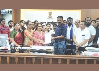 कर्जतमधील विद्यार्थी, पालकांचे आंदोलन