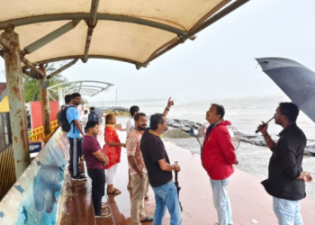अलिबाग समुद्रकिनाऱ्याची प्रशांत नाईक यांच्याकडून पाहणी