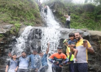 नैसर्गिक धबधब्यांकडे नागरिकांचा वाढता ओढा
