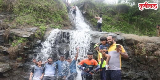 नैसर्गिक धबधब्यांकडे नागरिकांचा वाढता ओढा