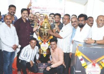अलिबागमध्ये रंगला नारळ फोडीचा डाव