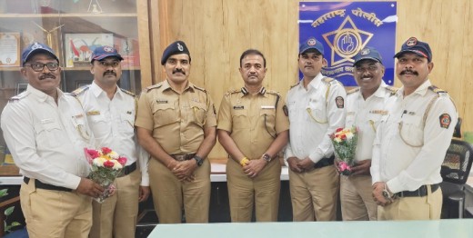 पनवेल वाहतूक शाखेचा विशेष सत्कार