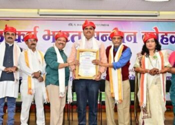 डॉ. महेश यांना यशदीप वास्तु पुरस्काराने सन्मानित