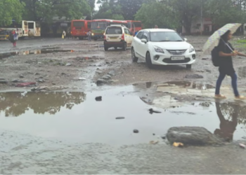 Panvel Bus Stand: पनवेल बसस्थानक खड्ड्यात, प्रवाशांचे हाल