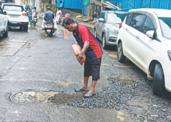 पावसामुळे पनवेलच्या रस्त्यांची चाळण