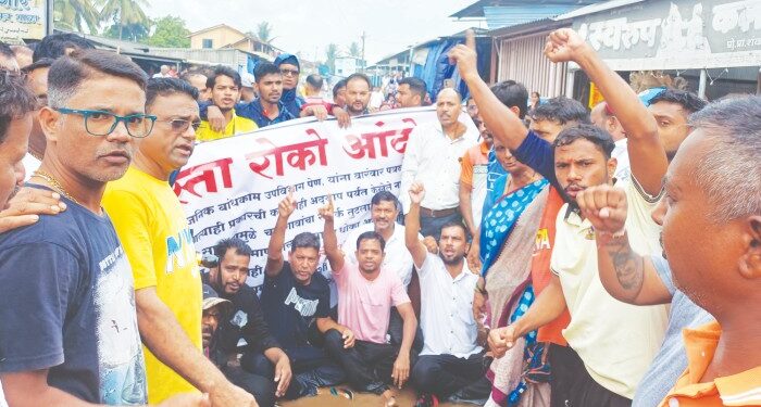 कळवे-दादर ग्रामस्थांचा रास्ता रोको