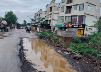 नेरळ- कळंब राज्यमार्गावर खड्ड्यांचे साम्राज्य