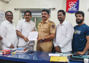 पंधरा दिवसांत पुलाचा भराव खचला