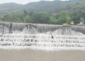 उरणमधील अक्कादेवी धरण प्रवाहीत