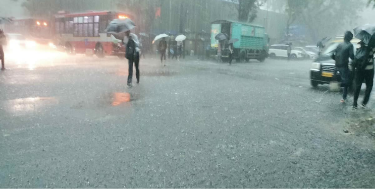 Mumbai Rain Updates: मुंबईत पावसाचा जोर कायम; सर्व शाळा, महाविद्यालयांना सुट्टी जाहीर
