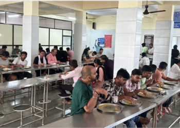 महापुरात अडकलेल्या नागरिकांना दिलासा